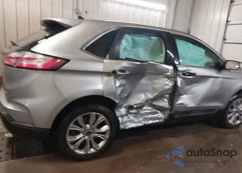 2022 Ford Edge Titanium z USA, uszkodzony, nr VIN 2FMPK4K91NBB07393